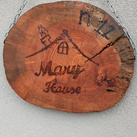 Mary House * Ossimo